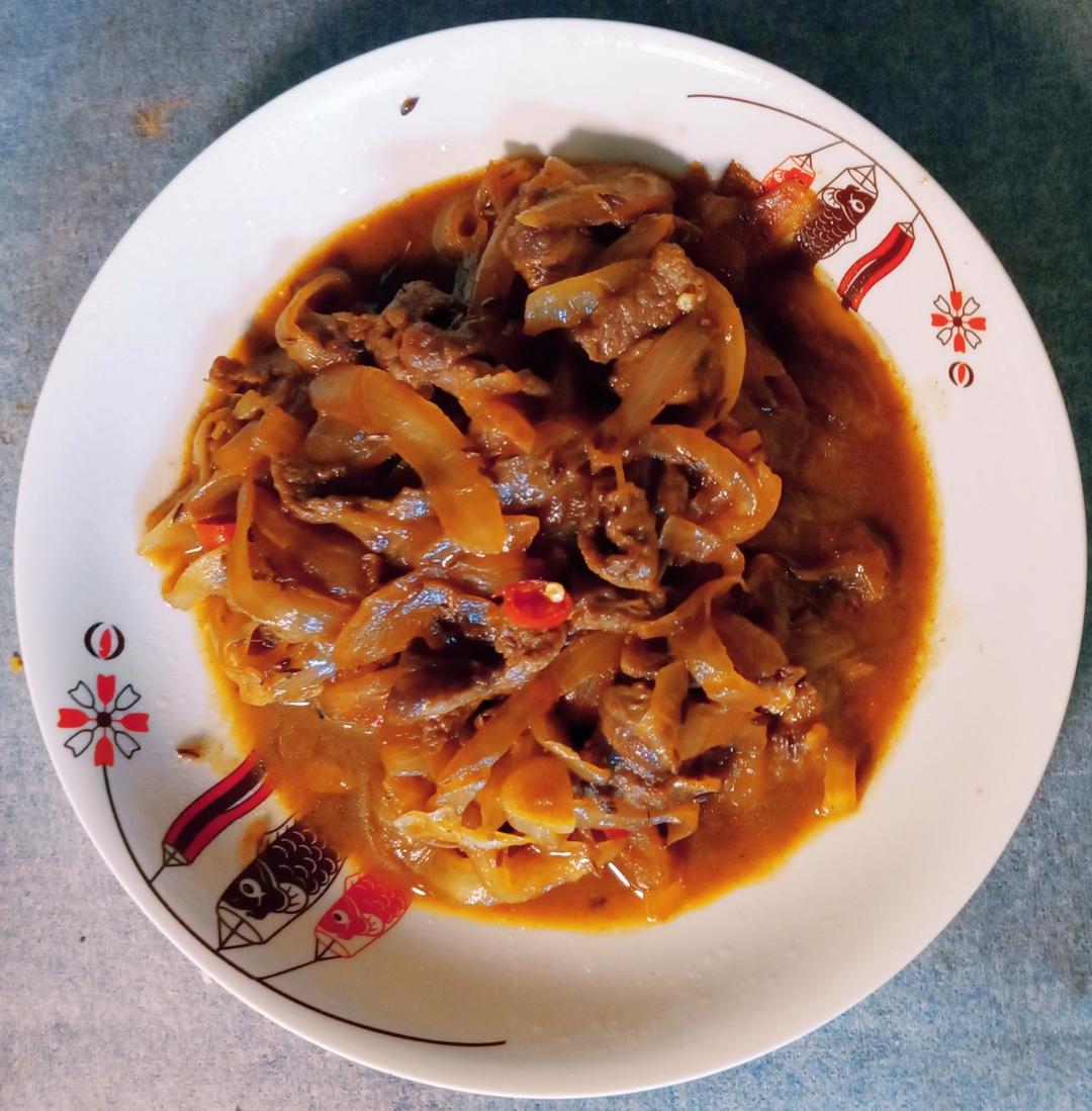 孜然牛肉（👈孜然肉片向左，吉野家向右👉）