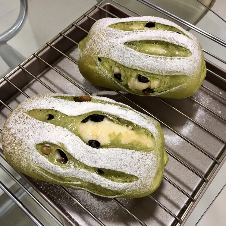 抹茶双色哈斯面包，红豆欧包