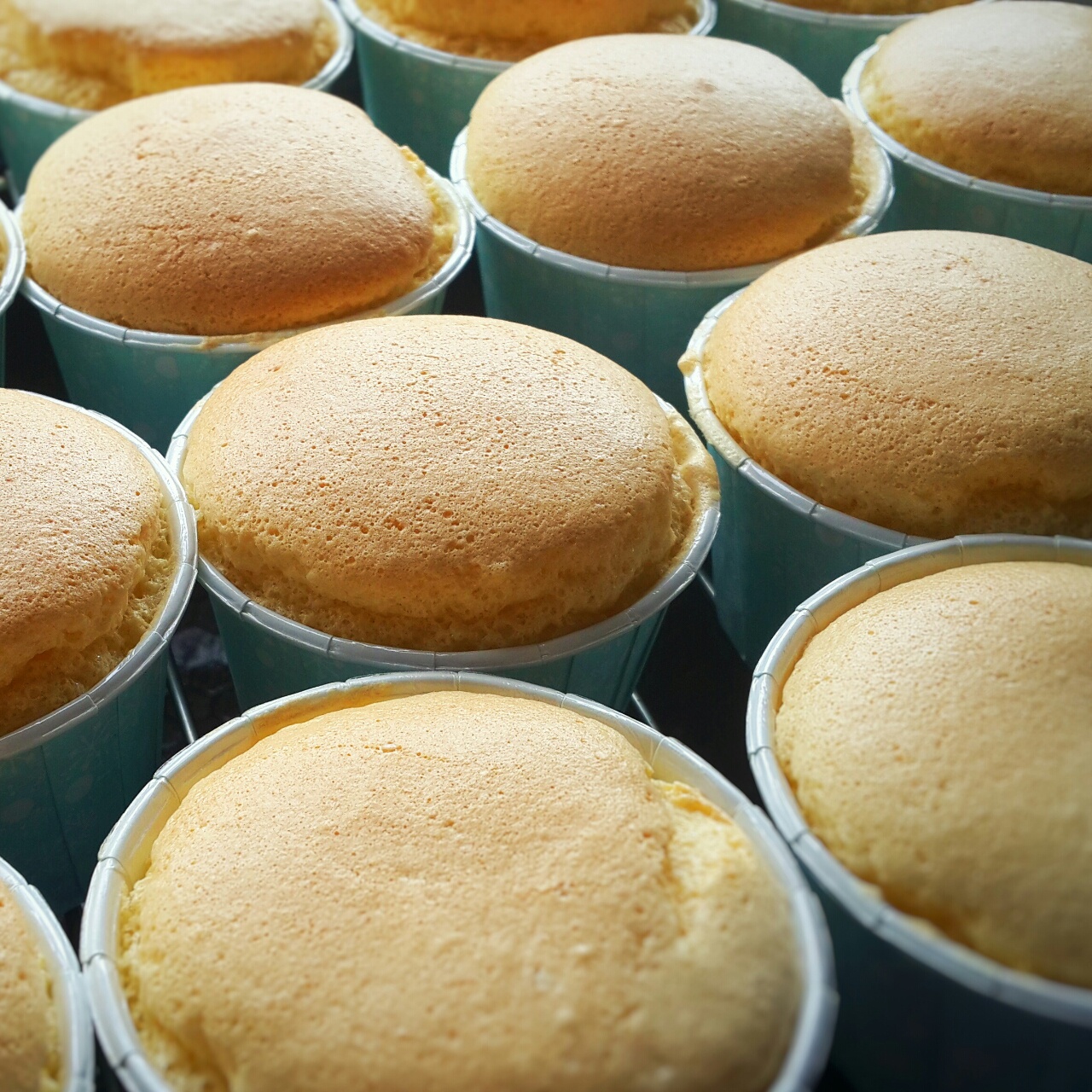 软绵绵戚风纸杯蛋糕