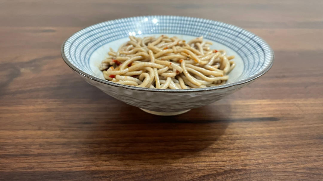 油泼饸饹（荞麦面条）