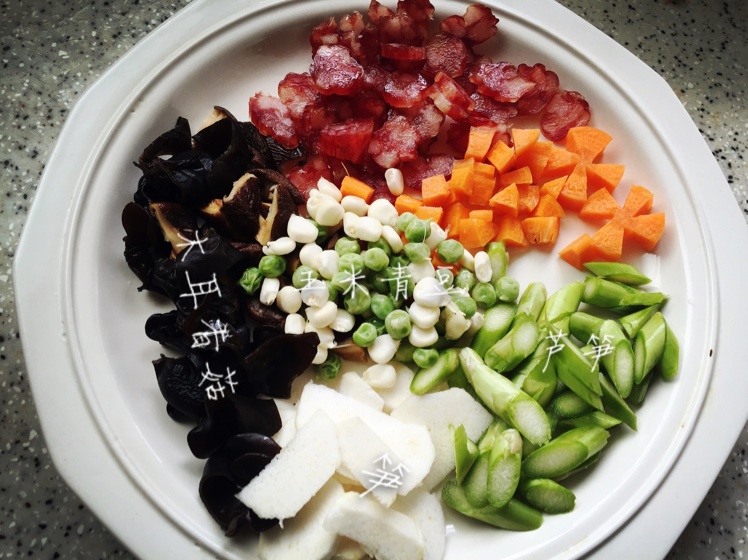 香菇腊肠竹筒饭