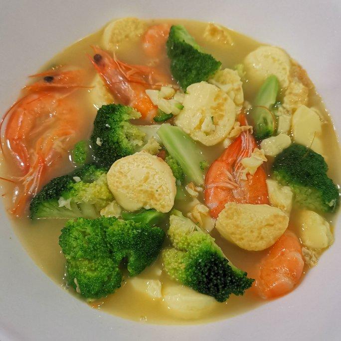 西兰花虾仁豆腐汤