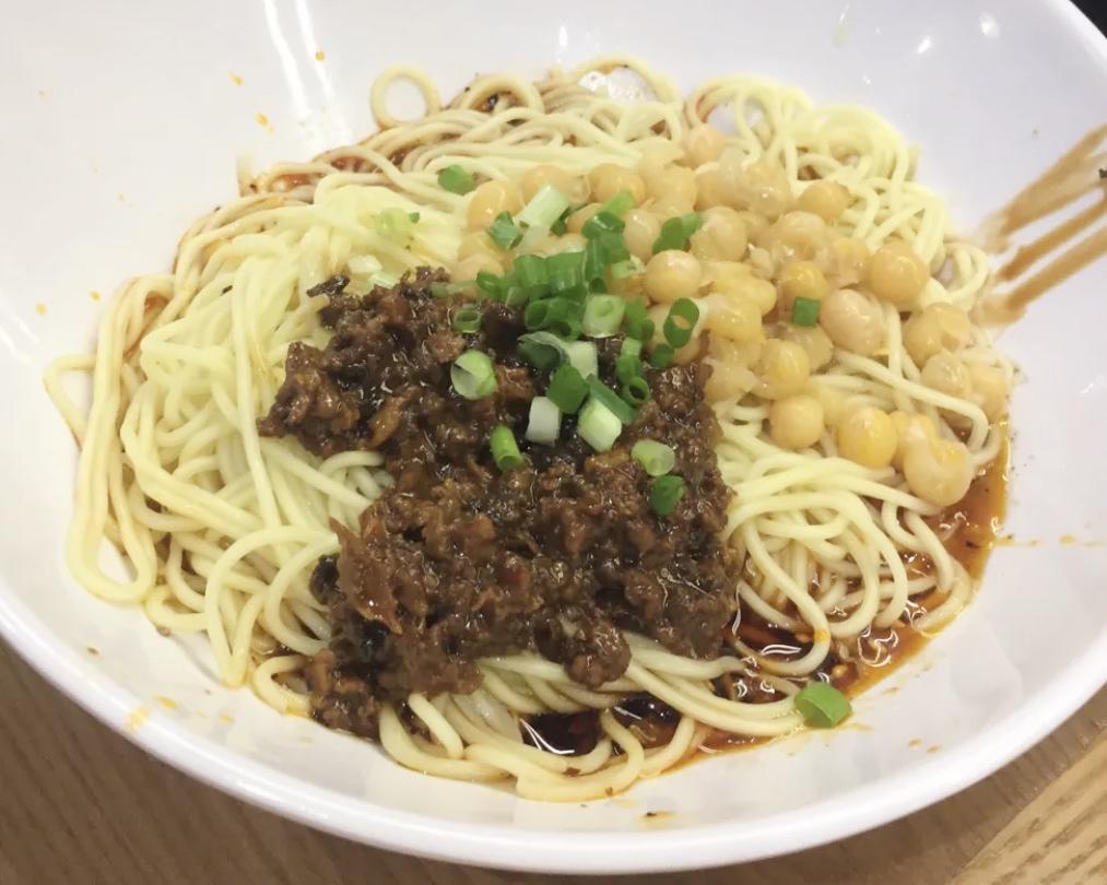 午餐：豌豆炸酱荞麦面405kcal的做法