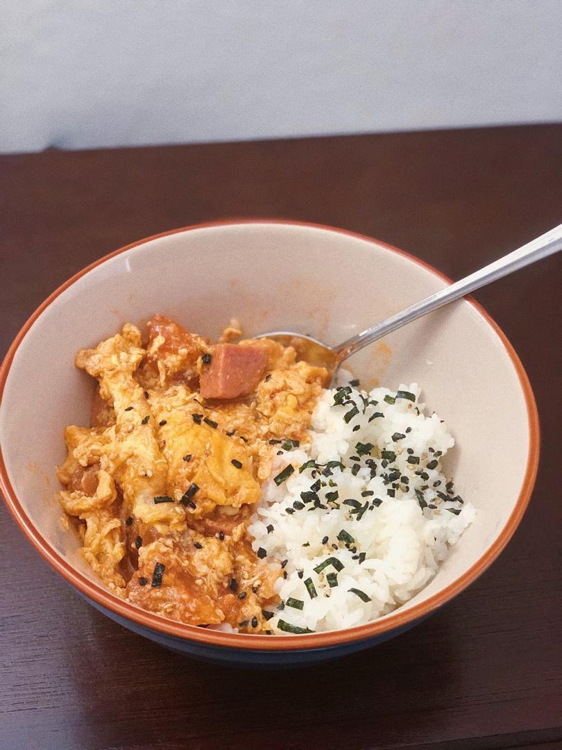 5分钟超好吃的番茄鸡蛋火腿烩饭