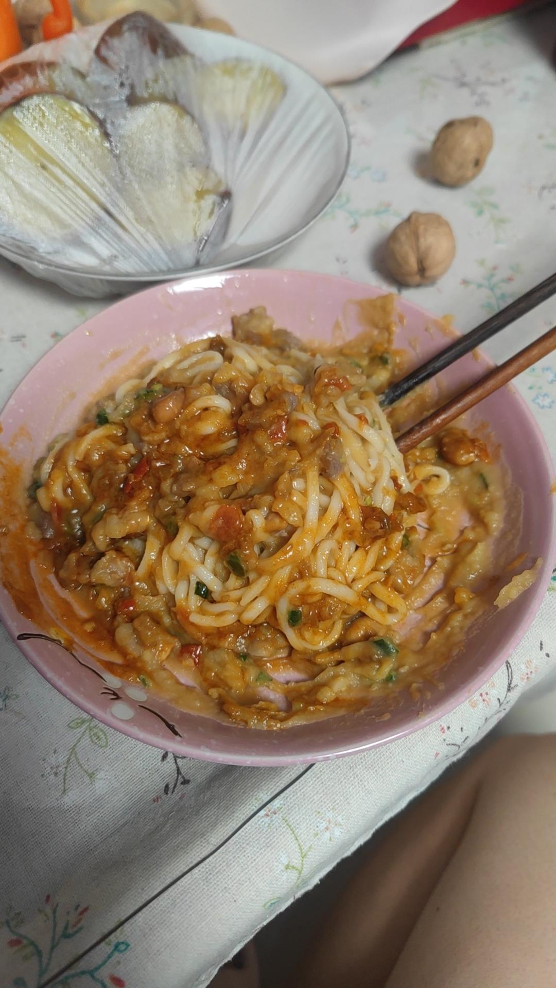 大人小孩爱吃的土豆泥拌面