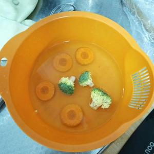 七个月宝宝辅食，山药红枣蔬菜补铁蒸糕的做法 步骤1