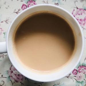 自制奶茶——玫瑰红茶拿铁的做法 步骤4