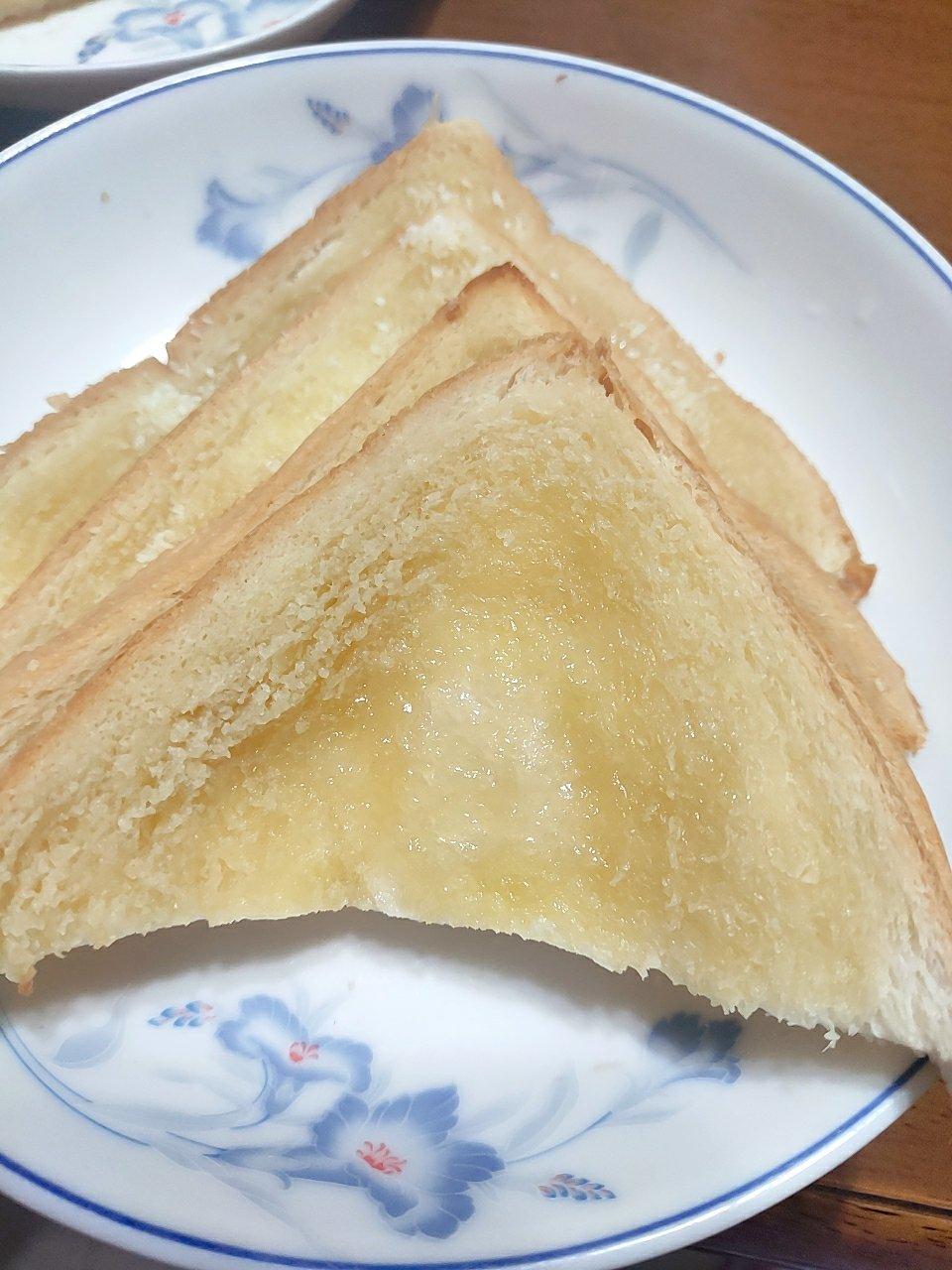 甜滋滋的蜂蜜黄油烤吐司面包