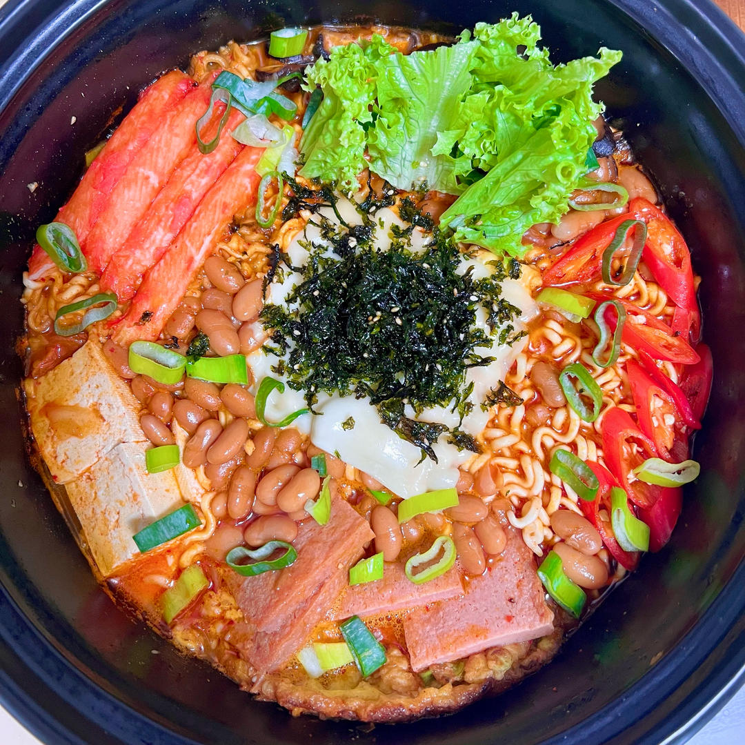 韩式部队锅 Korean Hot Pot (Budae-jjigae)