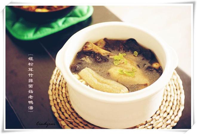 姬松茸竹荪菌菇老鸭汤的做法