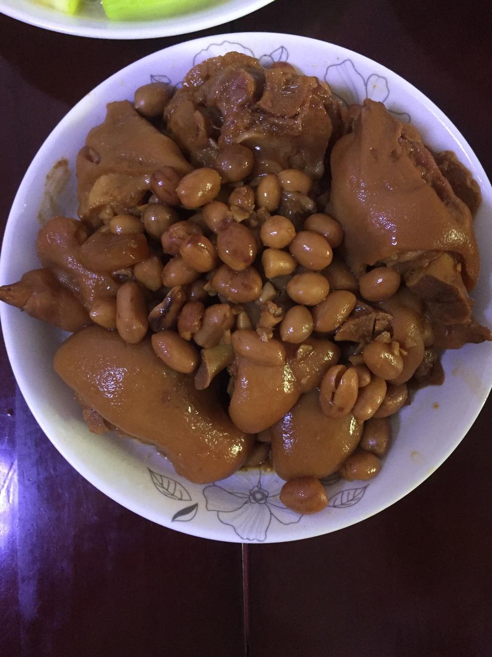 南乳花生猪脚煲