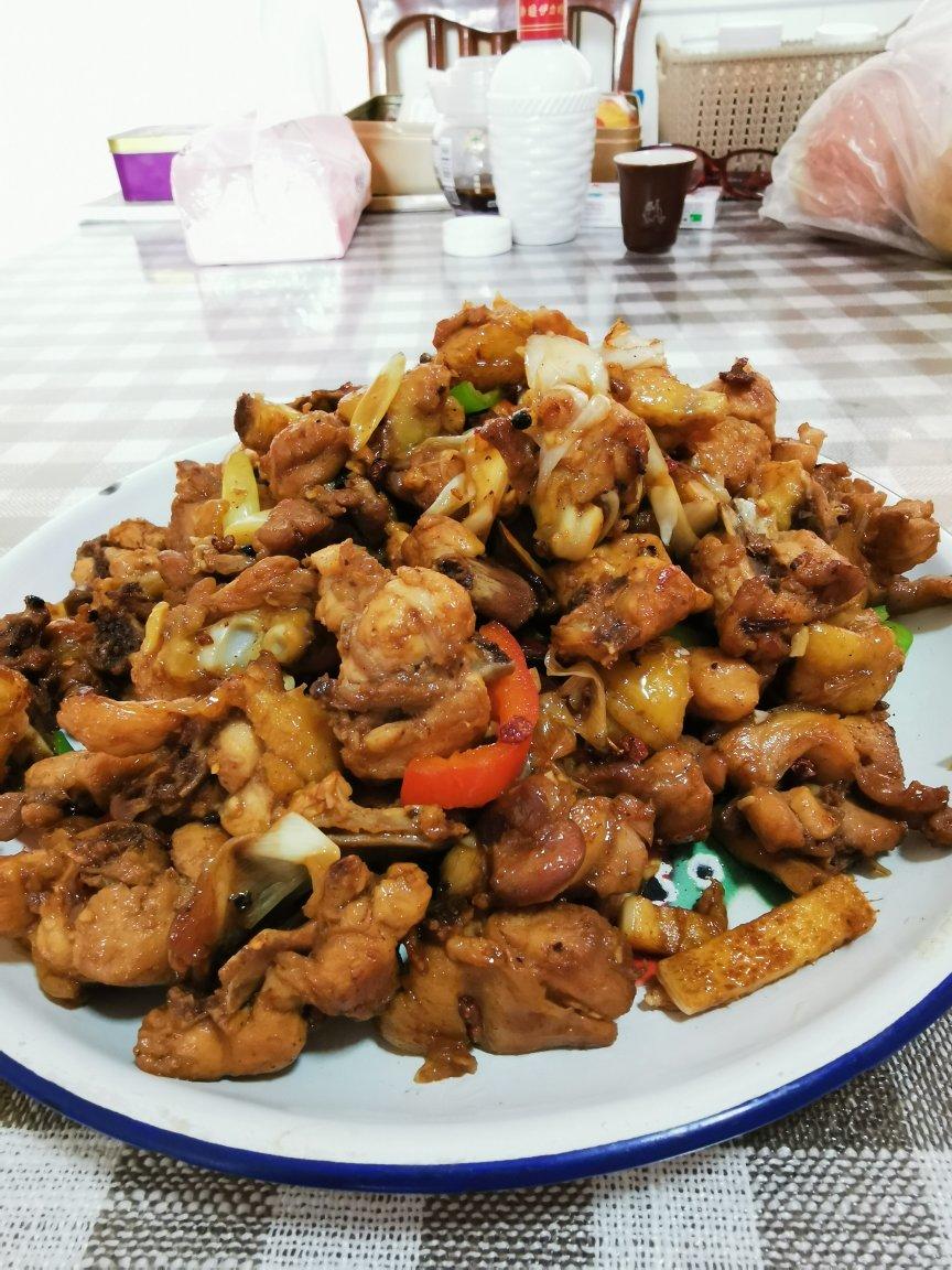 辣子炒鸡（干煸辣子鸡）