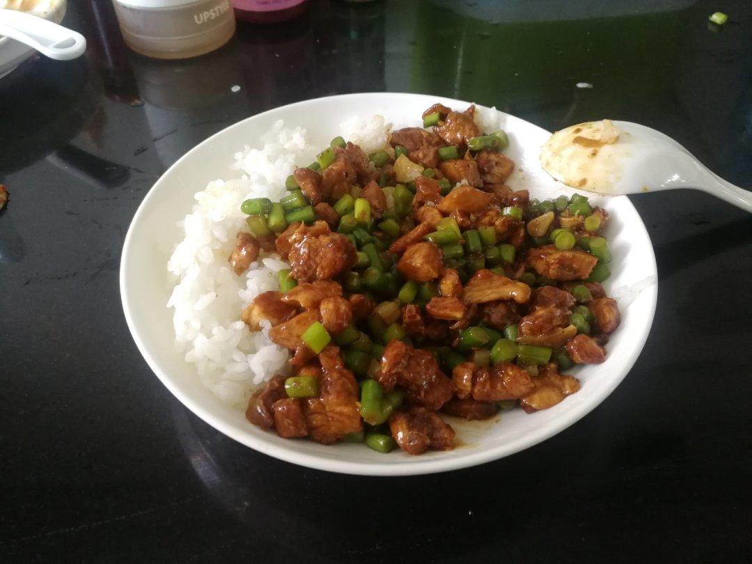 炒苍蝇头（蒜薹炒肉沫）