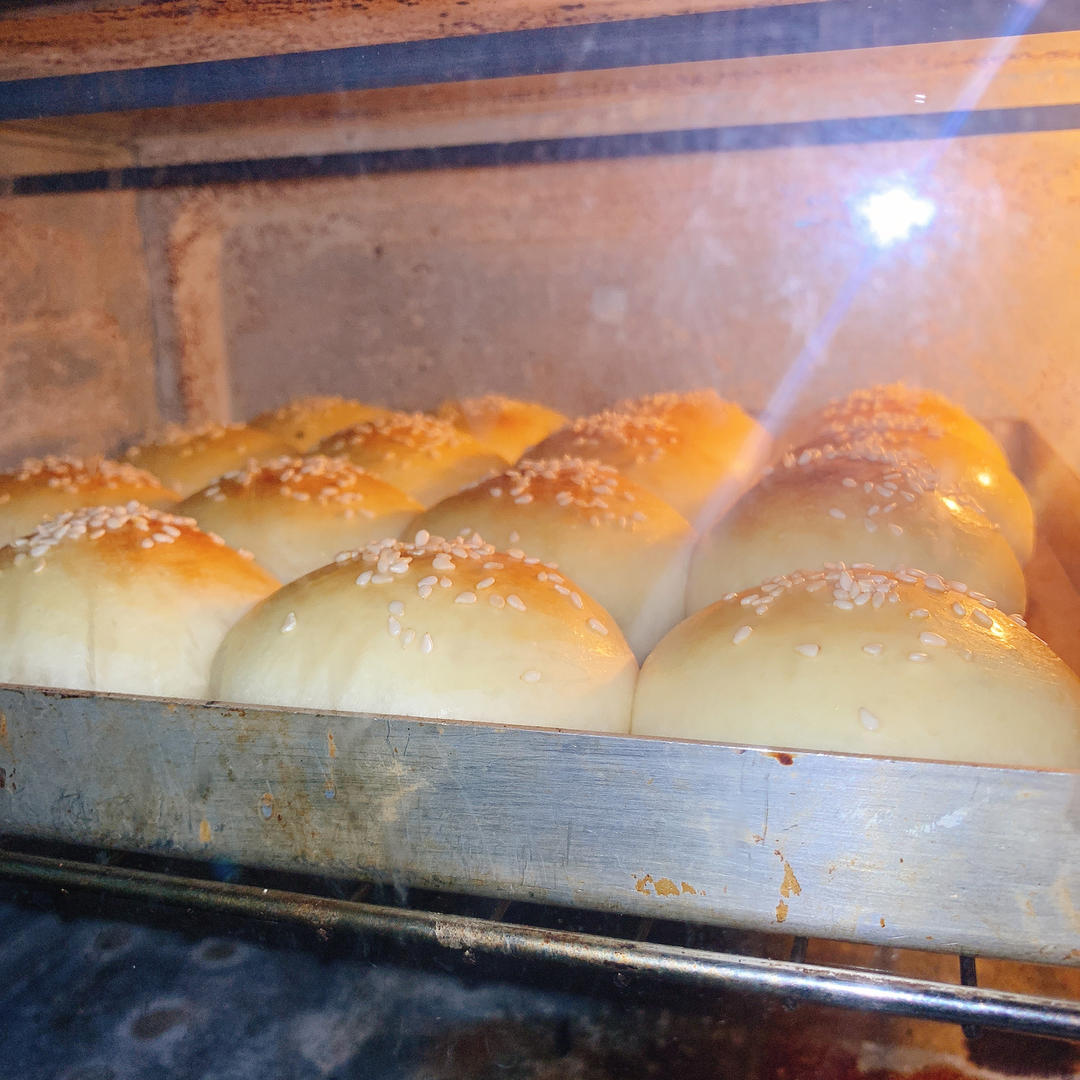 超软牛奶餐包，此配方超软不甜易出膜，放一礼拜不变硬