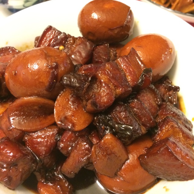 吃着碗里望着锅里的红烧肉