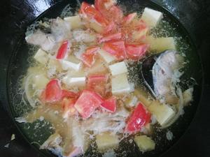 三文鱼头豆腐汤的做法 步骤4