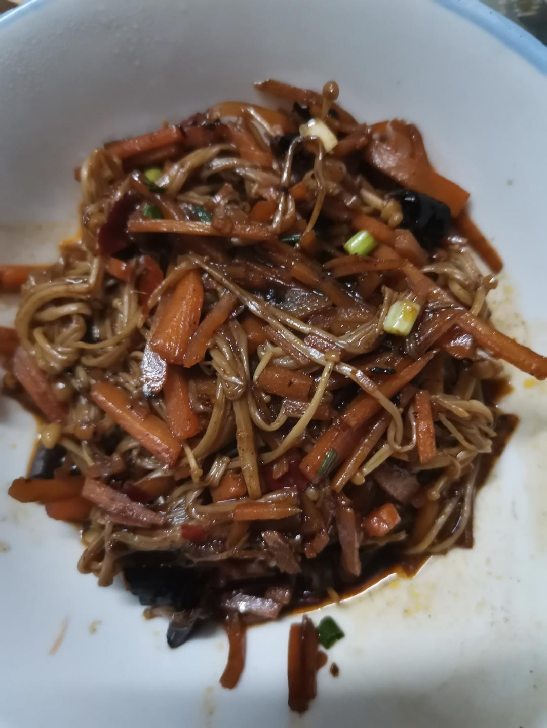 米饭杀手，好吃到舔盘的胡萝卜拌金针菇，10分钟就可以搞定