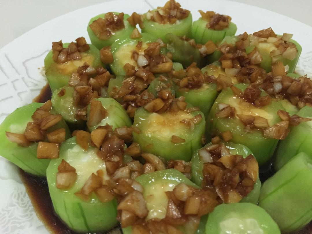 只需要五分钟就可以的美味蒜蓉蒸丝瓜