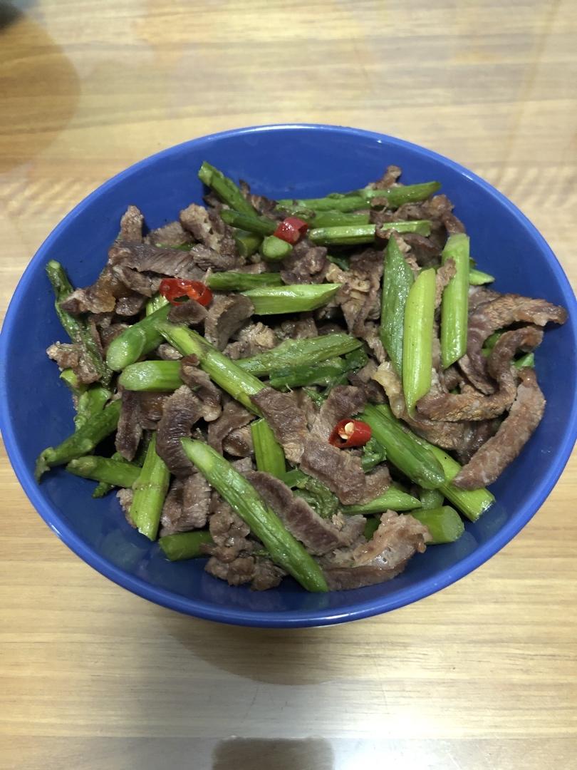 黑椒牛肉炒芦笋