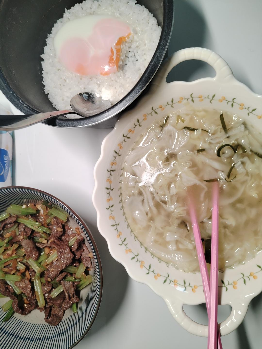 日式风味海带包菜汤