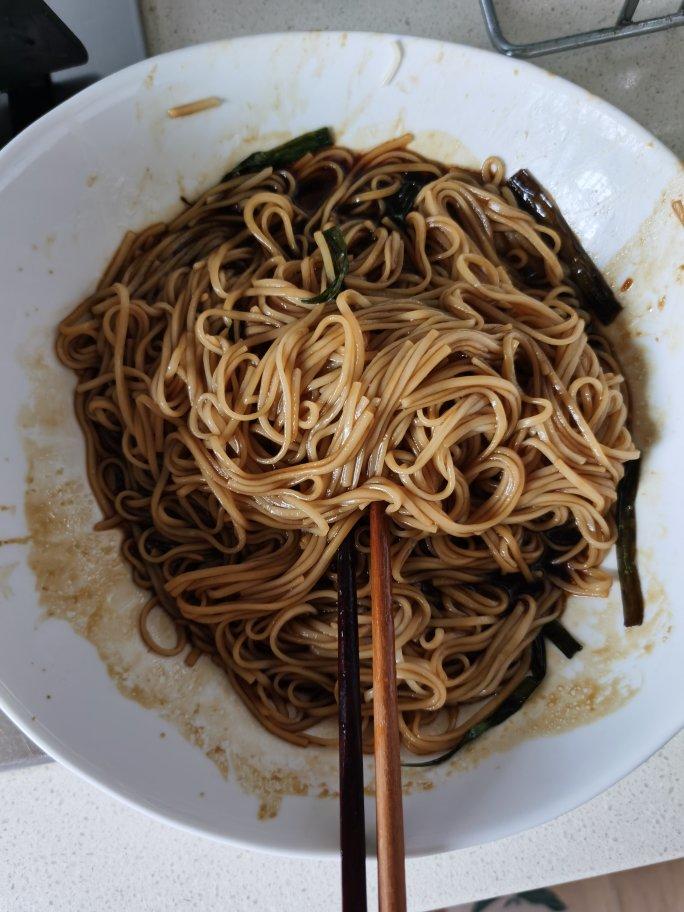 满屋飘香的葱油拌面黄磊方