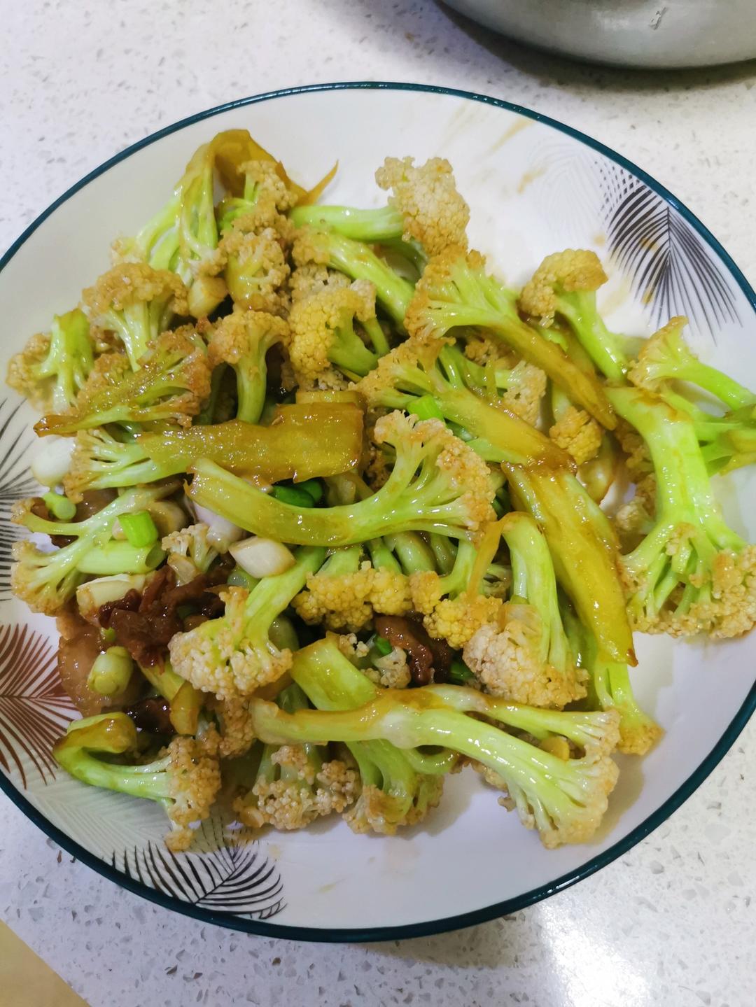 每次下馆子必点的脆脆的干锅花菜🙋