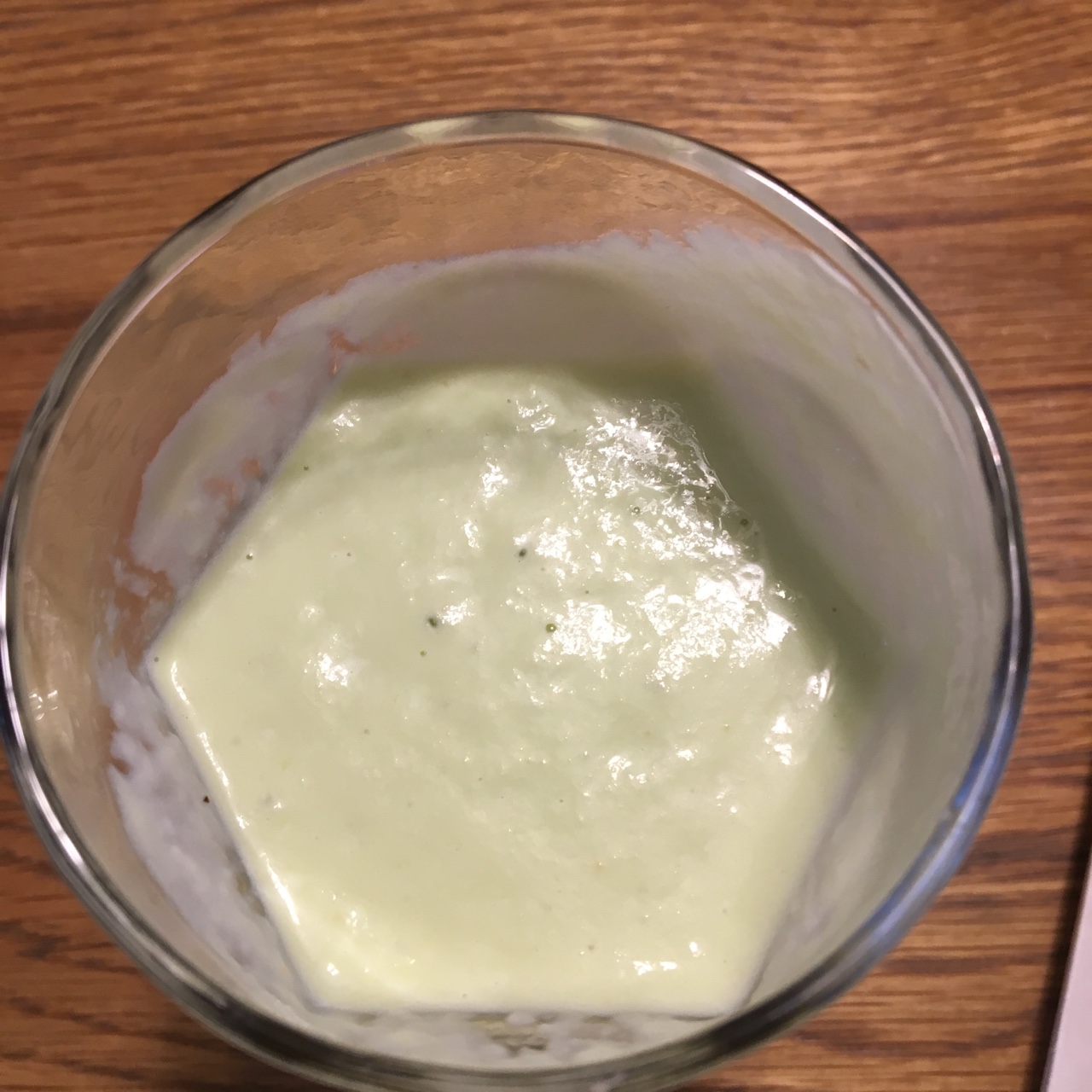 雪梨蜂蜜牛油果奶昔