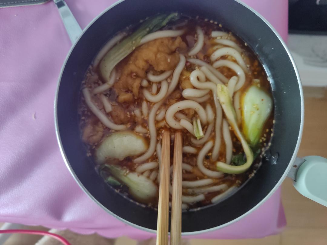 不用火锅底料也可以做的砂锅土豆粉(刀削面)