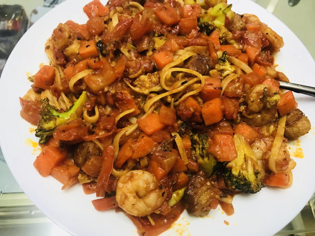 番茄虾仁火腿意面的做法