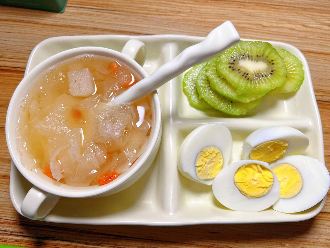 冰糖银耳梨汤