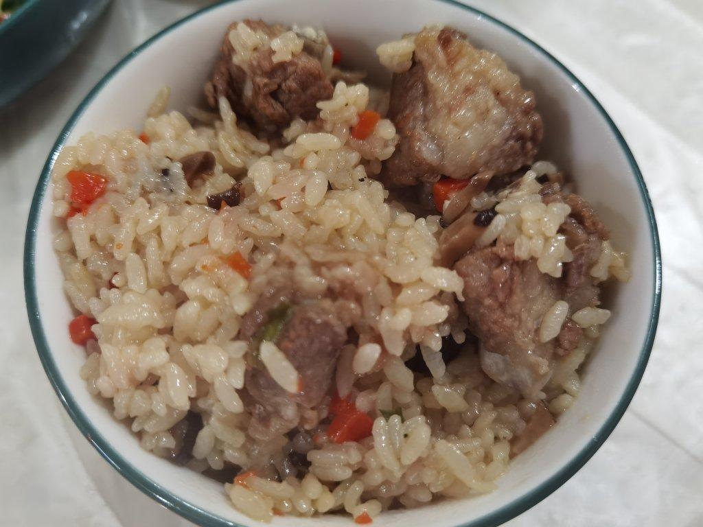 喷香排骨焖饭（爆好吃）