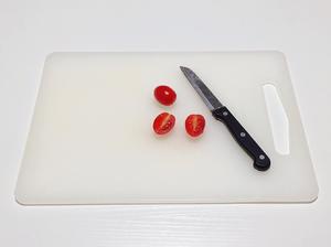 黄瓜西红柿变金鱼的做法 步骤2