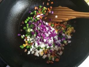 蔬菜培根蛋炒饭的做法 步骤6