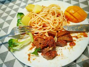 意大利番茄肉酱面，煎牛排的做法 步骤13
