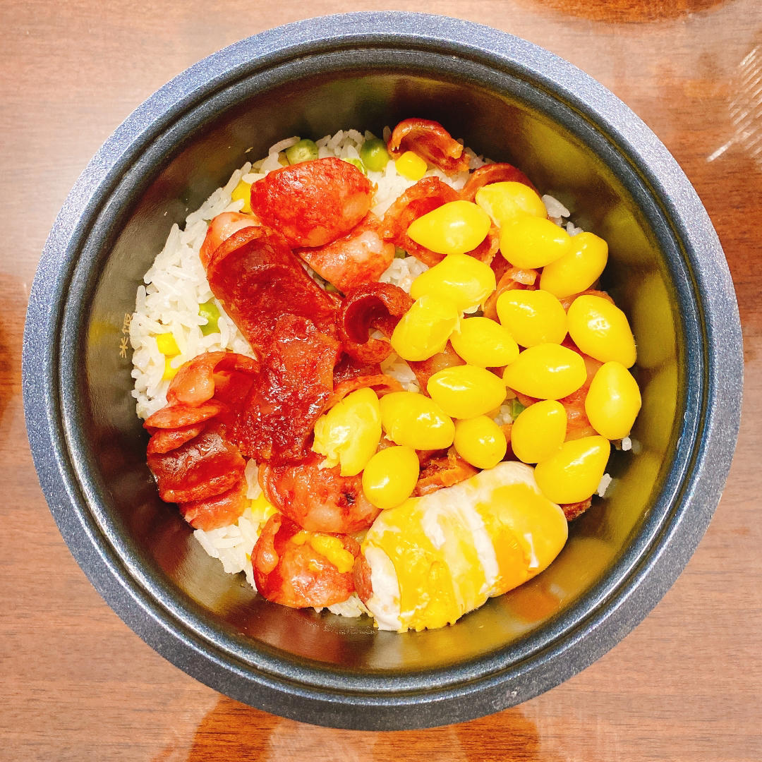 【咸蛋黄煲仔饭】