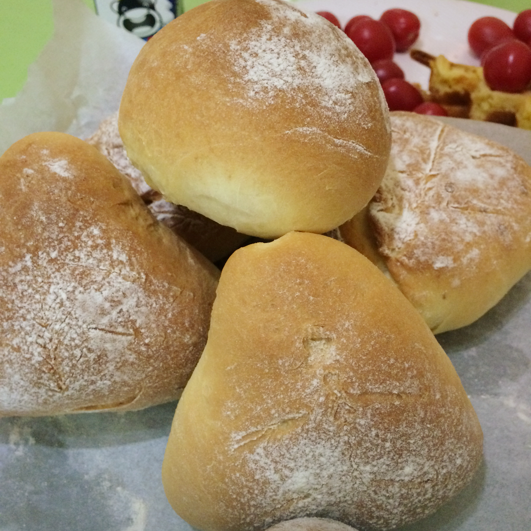 与清晨做的叶形香芋面包