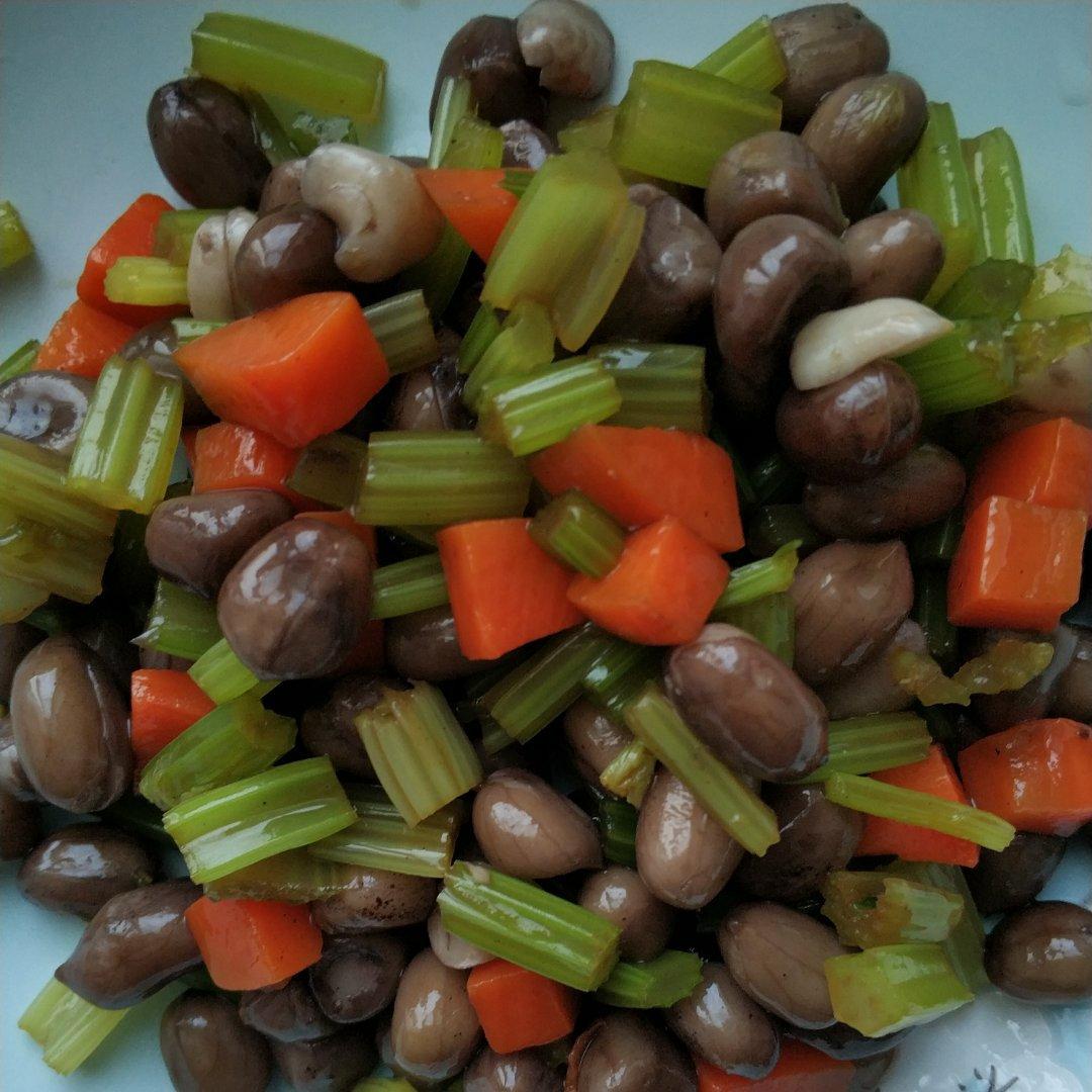 凉拌芹菜花生米胡萝卜