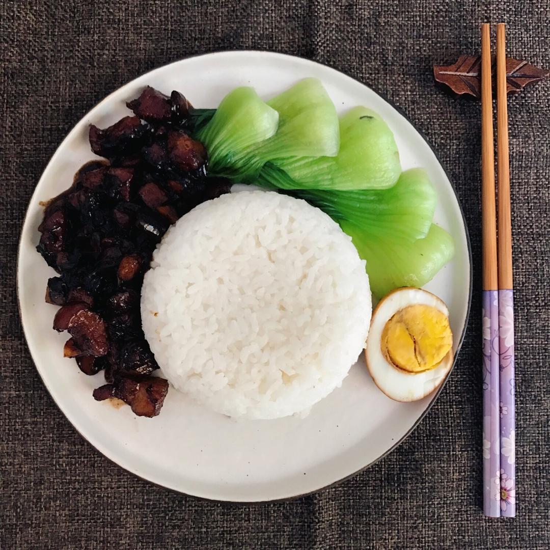 洋葱酥卤肉饭