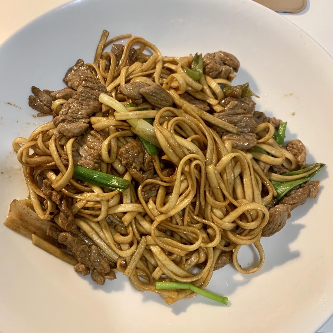 葱油烧肉炒面（如何烹饪爱出水的牛肉？）
