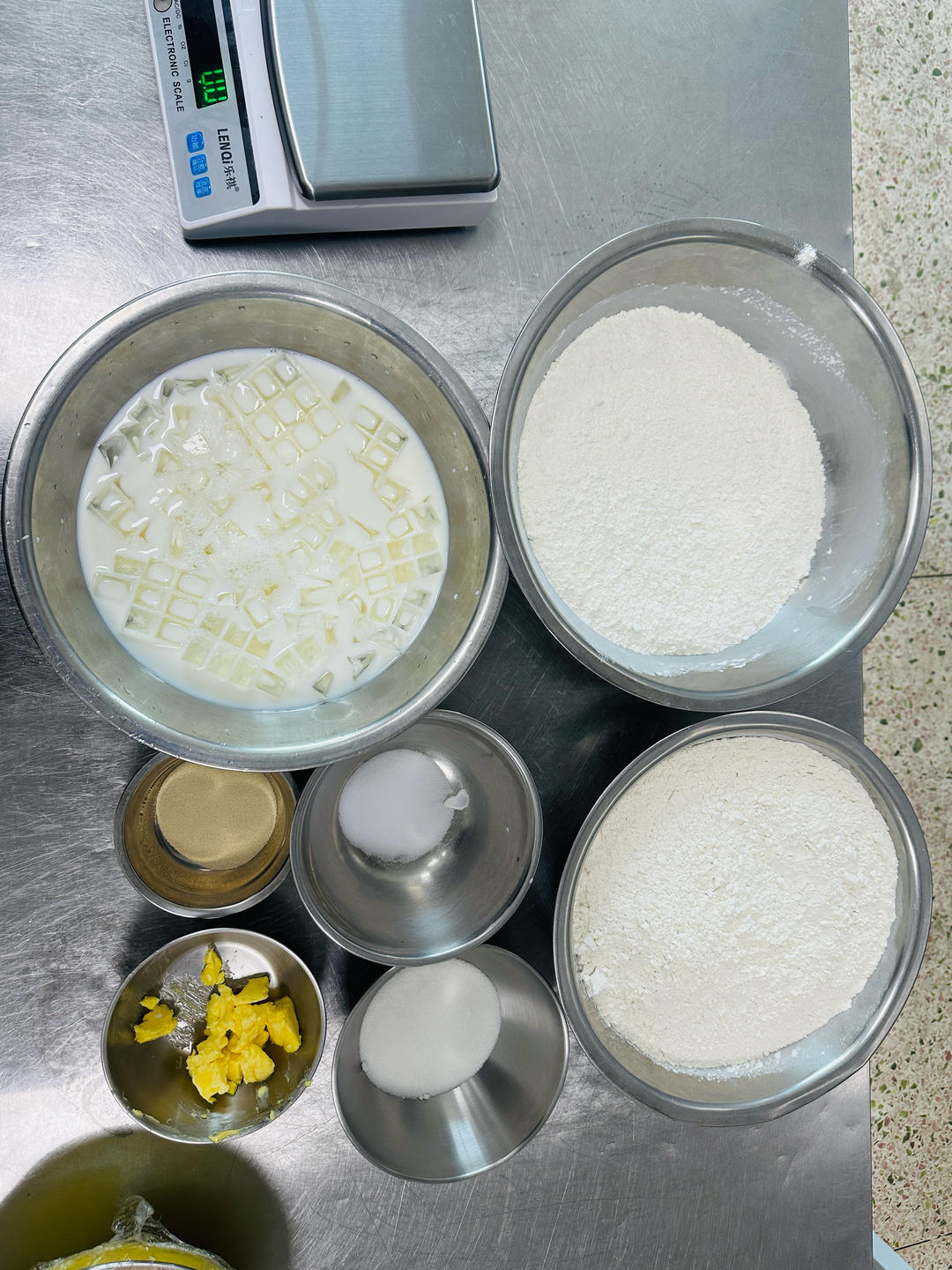 纯奶手撕吐司的做法 步骤1