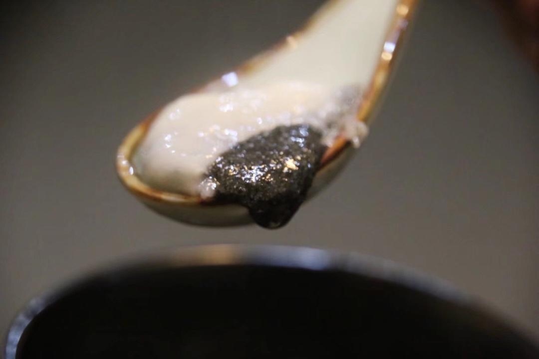 手工芝麻汤圆