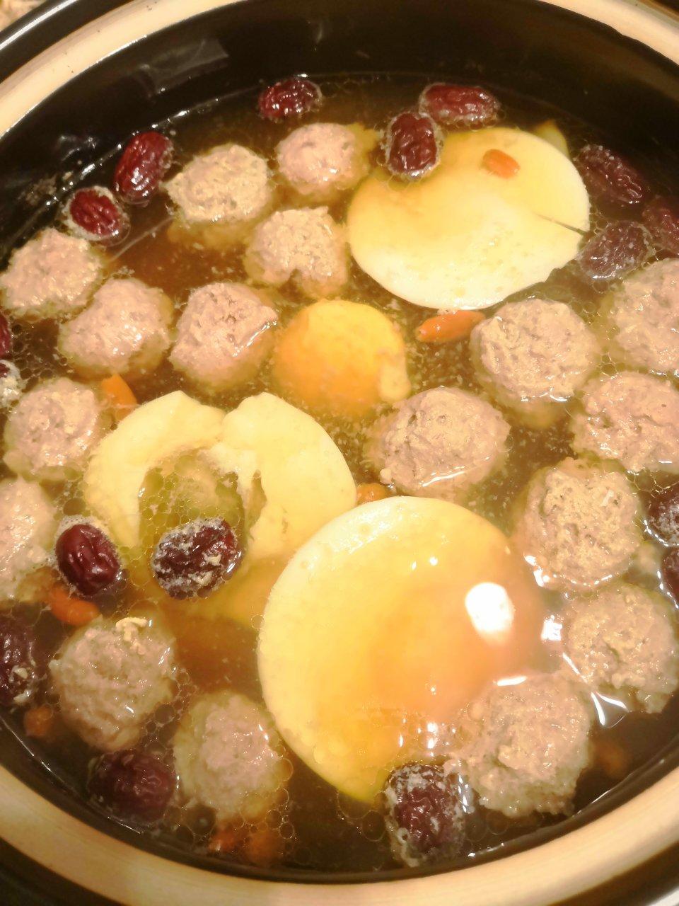 真真假假7227做的家宴必备丨手剁肉丸汤