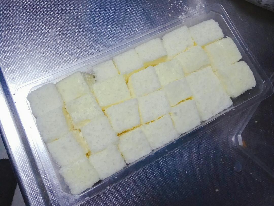 椰丝牛奶小方糕