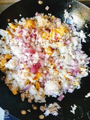 米饭炒鸡蛋的做法 步骤5