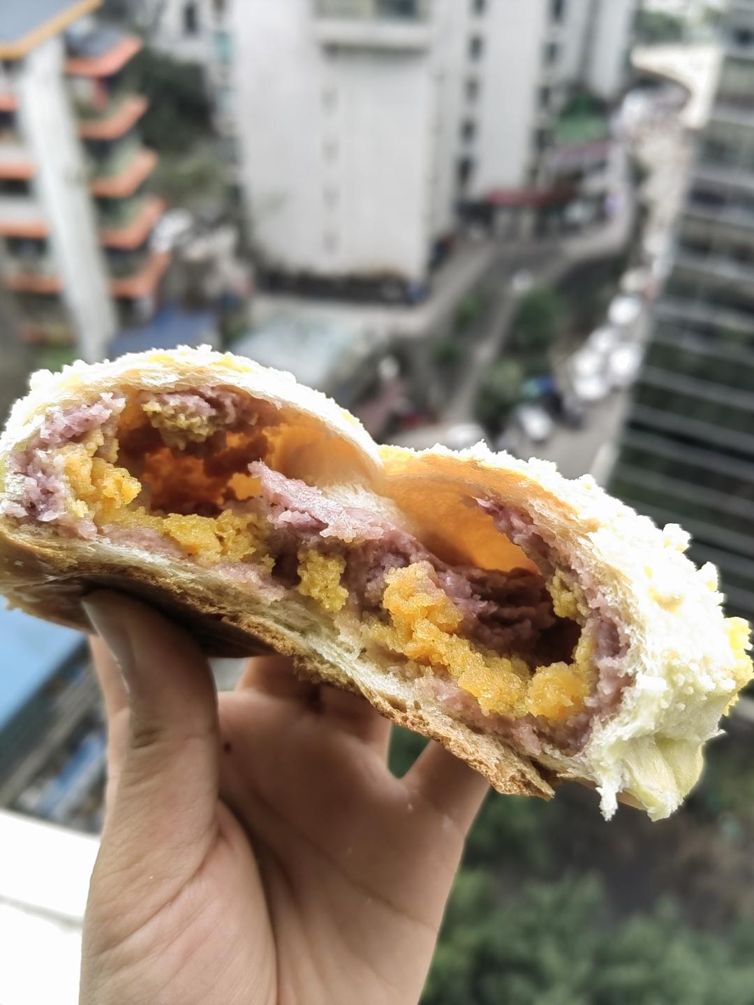 芋泥咸蛋黄软欧包