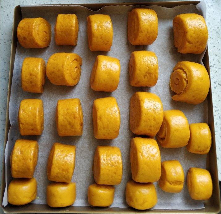 新手也可以--详解如何做出人见人爱、金黄的南瓜馒头