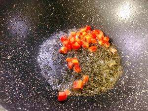 🍤虾仁炒豌豆😋的做法 步骤5
