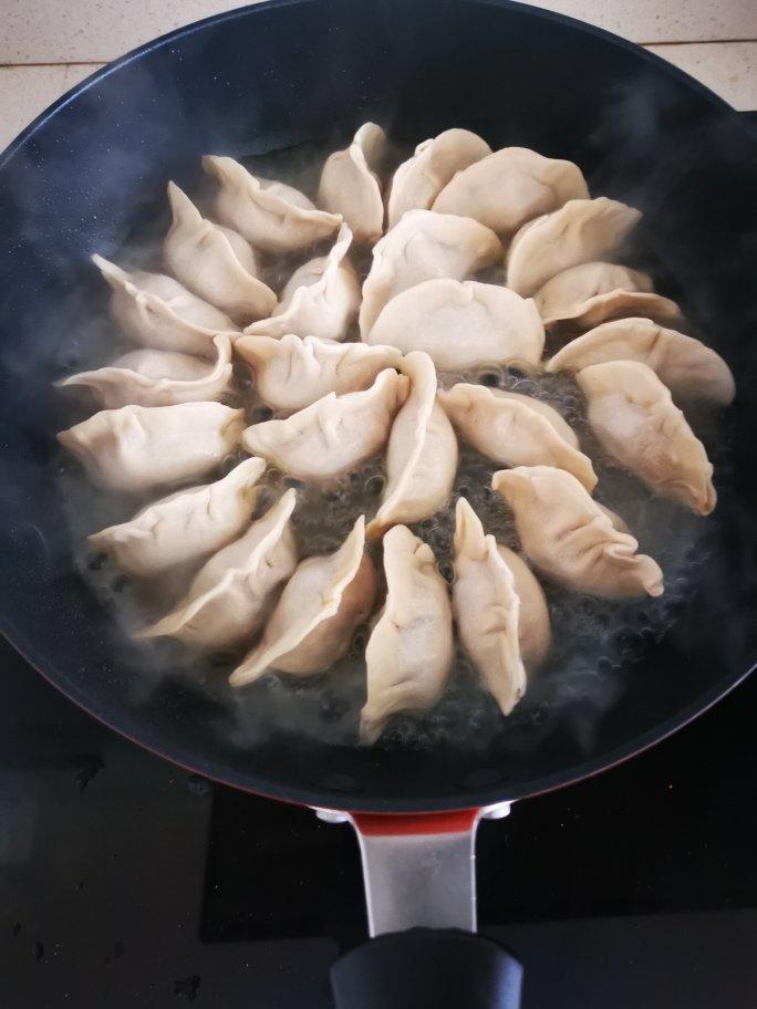 锅贴（冷冻饺子版）