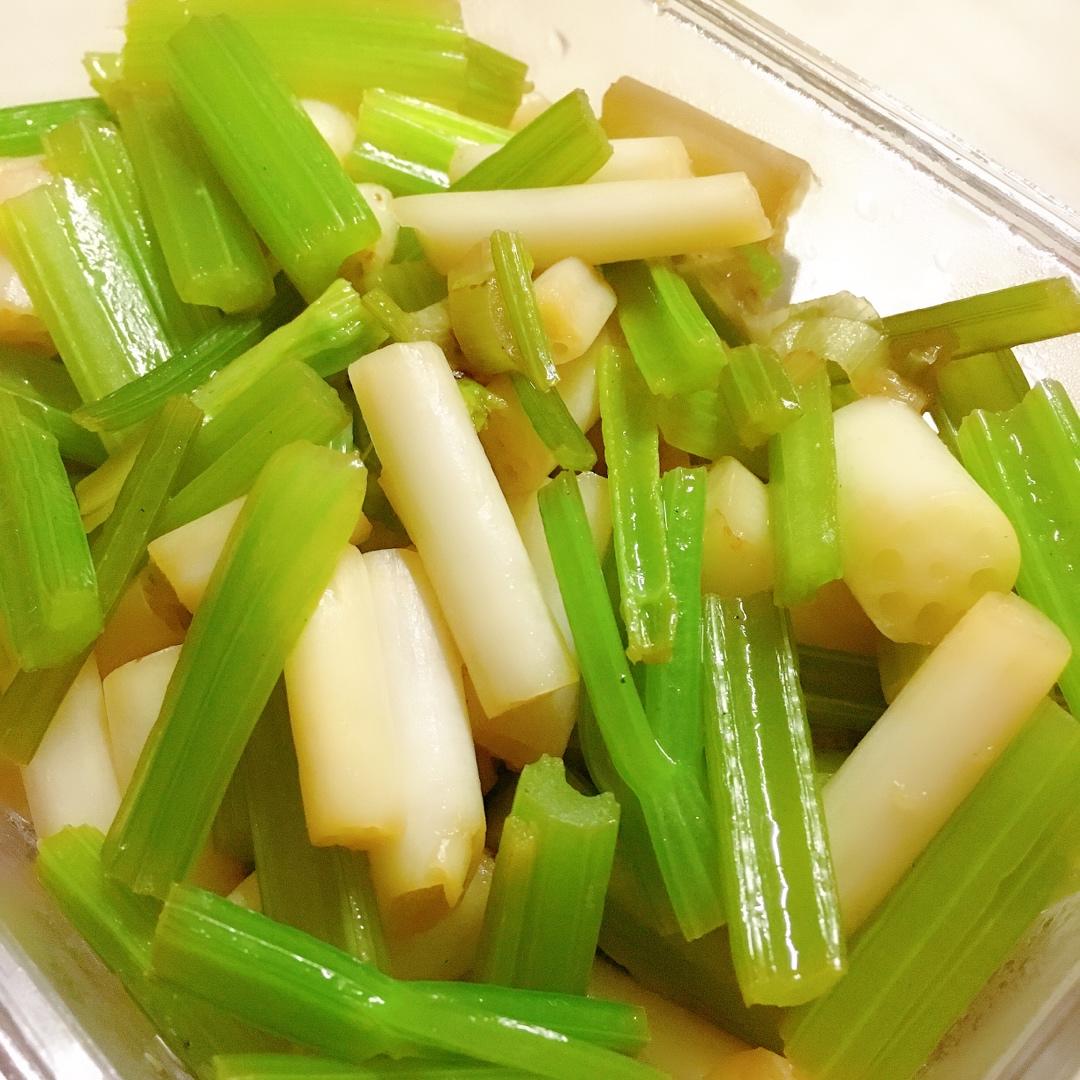 饭扫光，泡椒藕带香芹呛炒牛肉丝