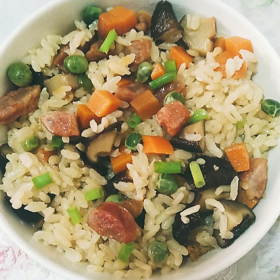 香菇辣肠焖饭 Fried Rice With Sausage &Mushroom